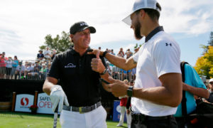 Steph Curry Helps Phil Mickelson Pull Off Amazing Shot