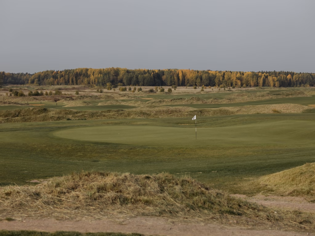 Autumn green and flag, a course setting for a position-based match play format.